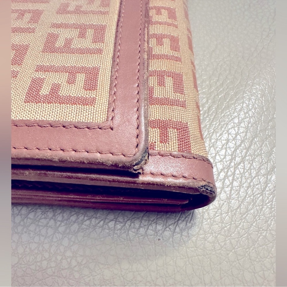 FENDI Vintage Leather and Woven FF Print Medium Wallet. Tan & Brown - Picture 12 of 16